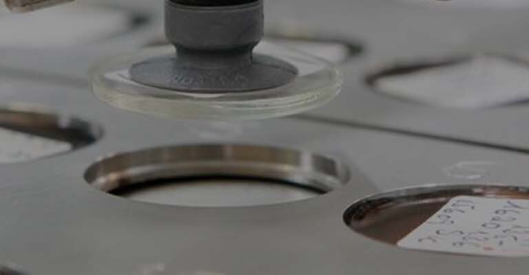 CRB GmbH | Probenwechsler Röntgenfluoreszenzspektrometer Axios | © CRB Analyse Service GmbH